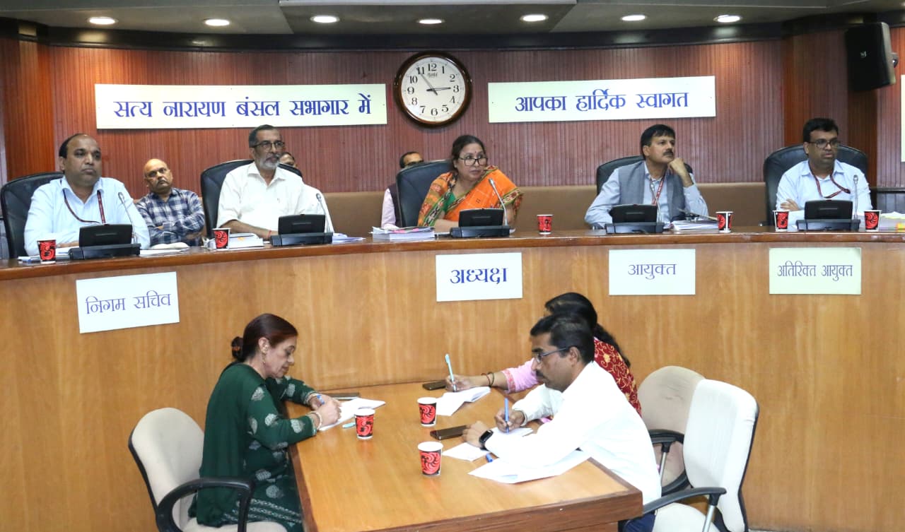 सत्या शर्मा स्थायी समिति की बैठक की अध्यक्षता करते हुए। सत्या शर्मा स्थायी समिति की बैठक की अध्यक्षता करते हुए।