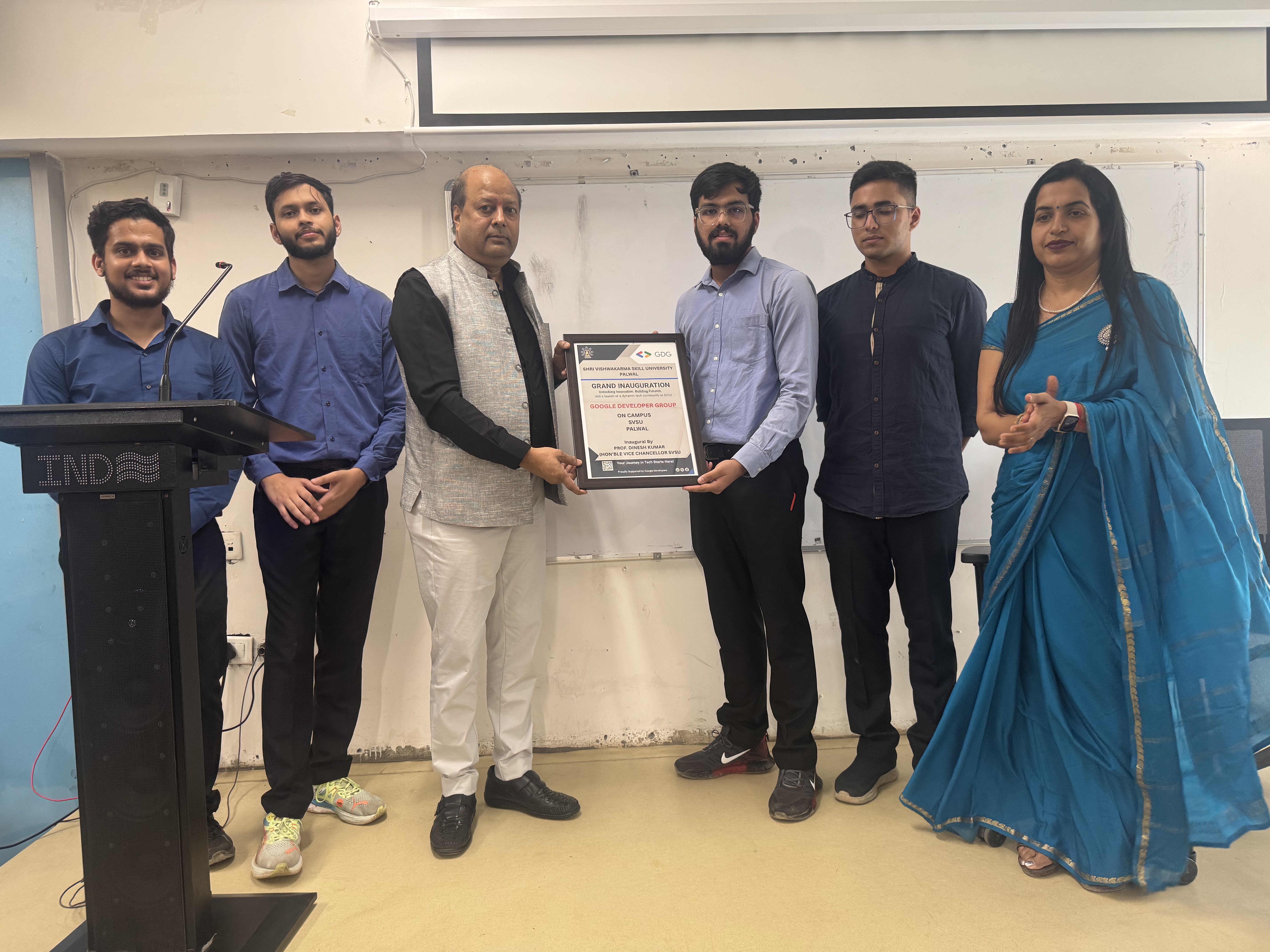 फोटो परिचय- क्लब लॉन्च करते कुलगुरु प्रोफेसर दिनेश कुमार व विभागाध्यक्ष प्रोफेसर ऊषा बत्रा। फोटो परिचय- क्लब लॉन्च करते कुलगुरु प्रोफेसर दिनेश कुमार व विभागाध्यक्ष प्रोफेसर ऊषा बत्रा।