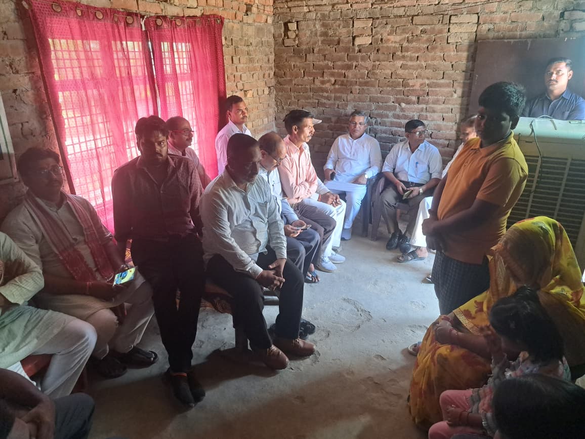 मृत संघ कार्यकर्ता के आवास पर प्रान्त प्रचारक