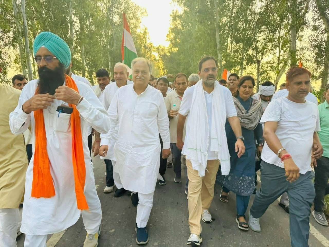 सद्भाव यात्रा में शामिल पूर्व स्पीकर कुलदीप शर्मा। सद्भाव यात्रा में शामिल पूर्व स्पीकर कुलदीप शर्मा।