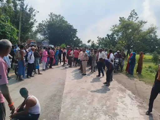 शव रख सड़क जाम लगाया शव रख सड़क जाम लगाया