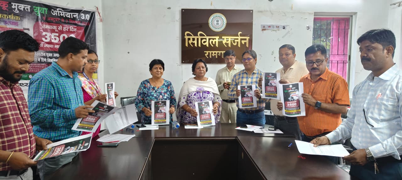 अभियान की शुरुआत करती सिविल सर्जन अभियान की शुरुआत करती सिविल सर्जन