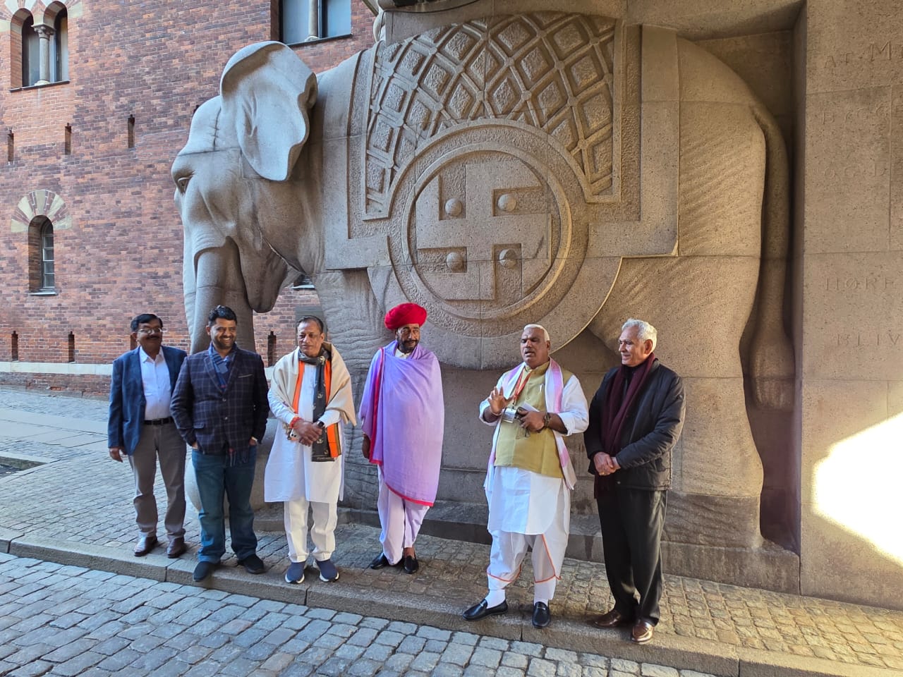 जवाहर सिंह बेढ़म ने मंत्रिपरिषद के साथियों के साथ कार्ल्सबर्ग मुख्यालय का दौरा किया जवाहर सिंह बेढ़म ने मंत्रिपरिषद के साथियों के साथ कार्ल्सबर्ग मुख्यालय का दौरा किया