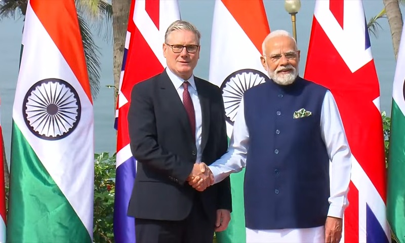 प्रधानमंत्री नरेन्द्र मोदी और यूके के प्रधानमंत्री कीर स्टार्मर प्रधानमंत्री नरेन्द्र मोदी और यूके के प्रधानमंत्री कीर स्टार्मर