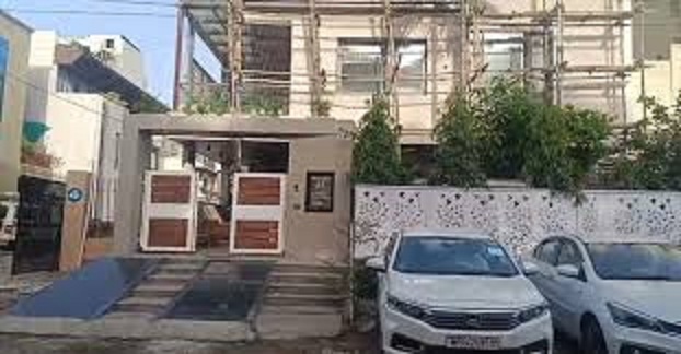 पीडब्ल्यूडी के पूर्व चीफ इंजीनियर के घर लोकायुक्त का छापा पीडब्ल्यूडी के पूर्व चीफ इंजीनियर के घर लोकायुक्त का छापा
