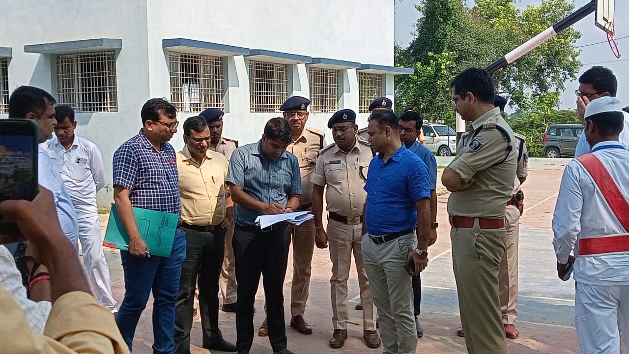 निरीक्षण करते डीएम और एसएसपी