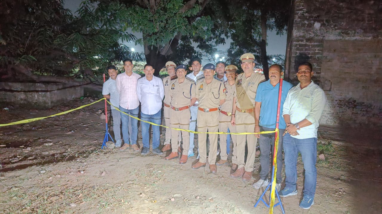 मौके पर मौजूद पुलिस