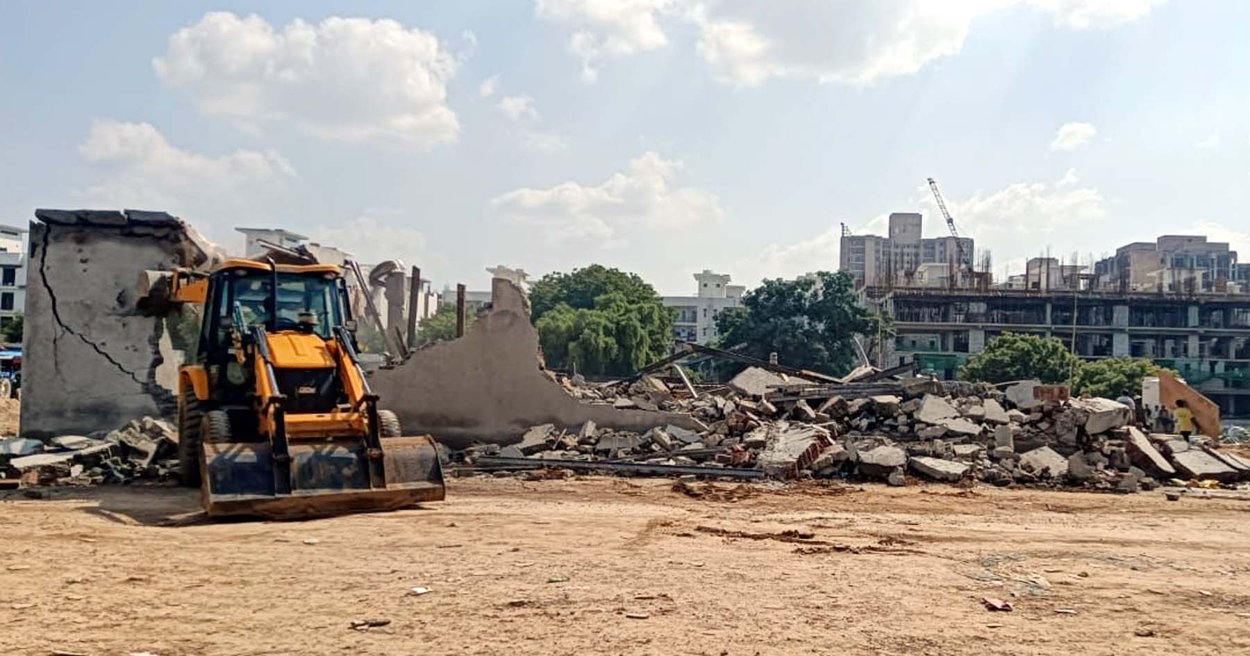 मानेसर नगर निगम के गांव हयातपुर में गिराए गए अवैध निर्माण। मानेसर नगर निगम के गांव हयातपुर में गिराए गए अवैध निर्माण।