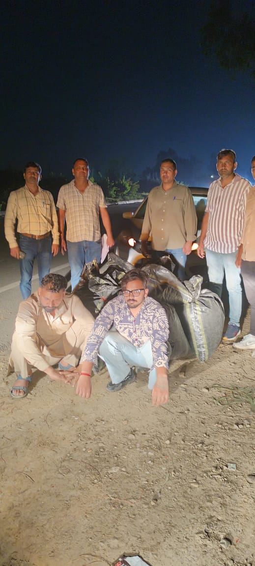 पुलिस गिरफ्त में आरोपित। पुलिस गिरफ्त में आरोपित।