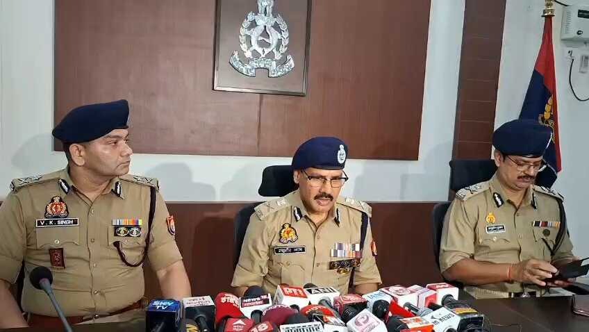 घटना के बारे में जानकारी देते पुलिस कमिश्रर रघुवीर लाल घटना के बारे में जानकारी देते पुलिस कमिश्रर रघुवीर लाल