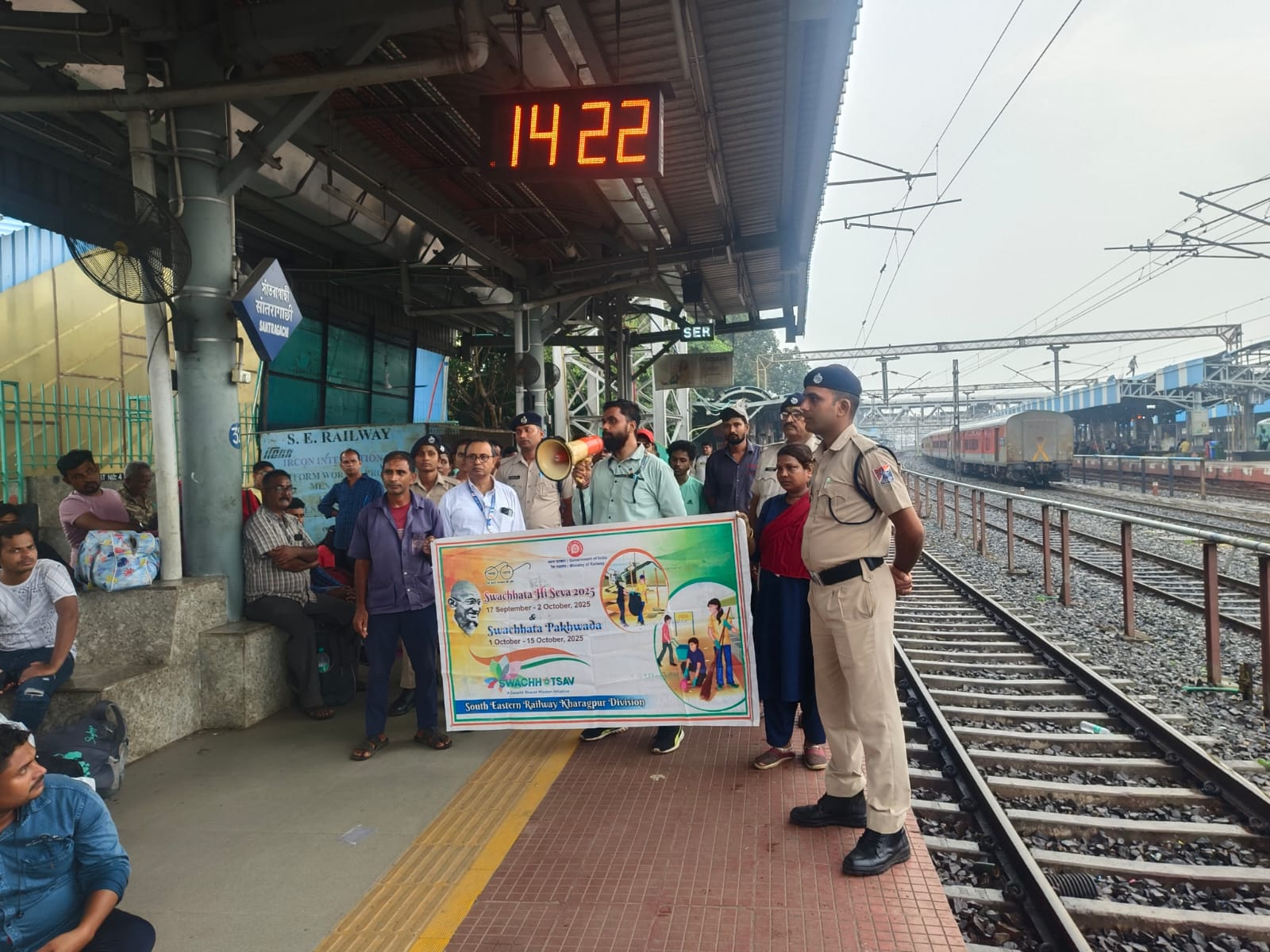 खड़गपुर आरपीएफ का ऑपरेशन जन जागरण खड़गपुर आरपीएफ का ऑपरेशन जन जागरण