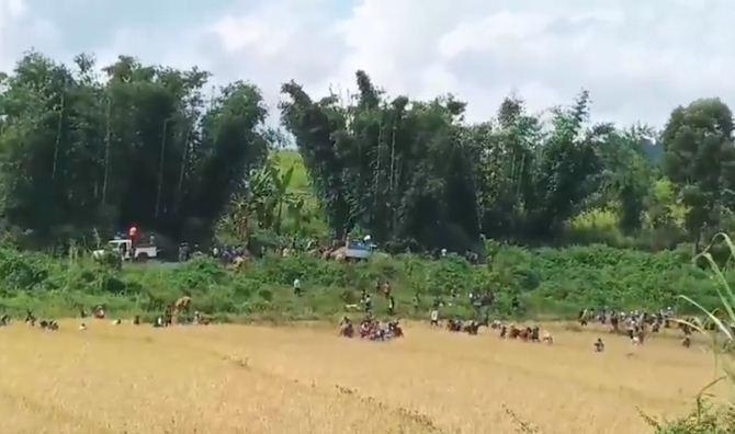 असम-मेघालय सीमा पर धान कटाई को लेकर हुए झड़प का दृश्य असम-मेघालय सीमा पर धान कटाई को लेकर हुए झड़प का दृश्य