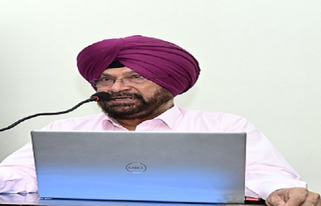 ग्राफिक एरा डीम्ड यूनिवर्सिटी में आयोजित कार्यशाला को संबोधित करते कुलपति डॉ.नरपिंदर सिंह । ग्राफिक एरा डीम्ड यूनिवर्सिटी में आयोजित कार्यशाला को संबोधित करते कुलपति डॉ.नरपिंदर सिंह ।