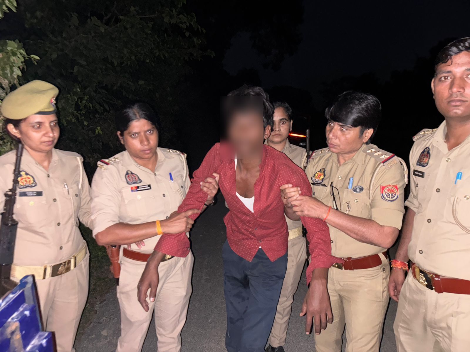गिरफ्तार अभियुक्त गिरफ्तार अभियुक्त