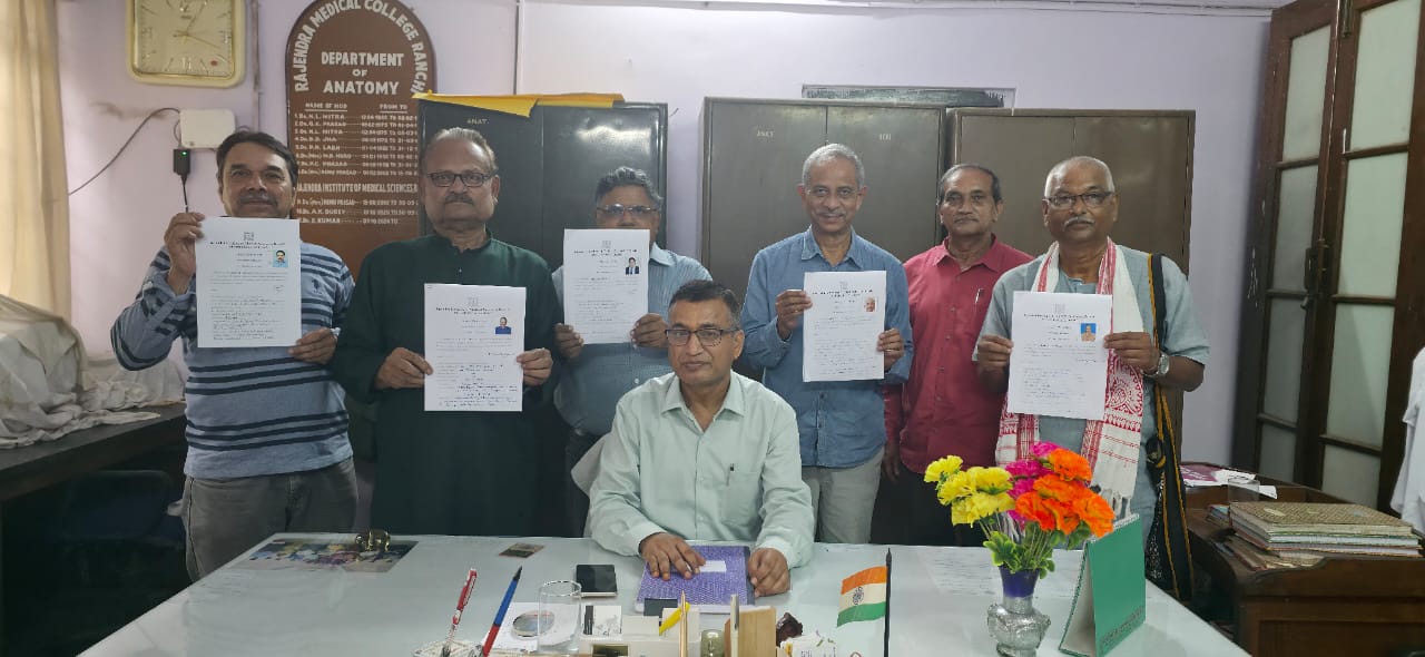 रिम्स में देहदान करनेवाले नेता रिम्स में देहदान करनेवाले नेता