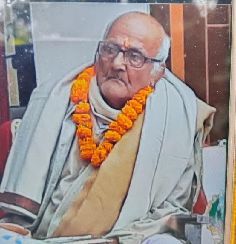 दरभंगा: आचार्य रामजी ठाकुर।