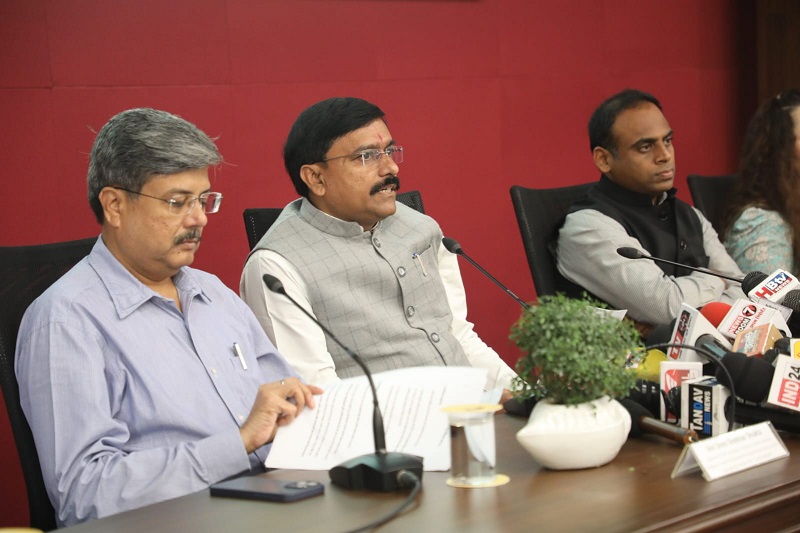 मप्र ट्रैवल मार्ट 2025 के आयोजन को लेकर मीडिया से बातचीत करते हुए मंत्री धर्मेंद्र भाव सिंह लोधी