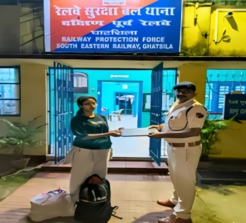 आरपीएफ के कर्मियों की तत्परता, ईमानदारी और संवेदनशीलता आरपीएफ के कर्मियों की तत्परता, ईमानदारी और संवेदनशीलता
