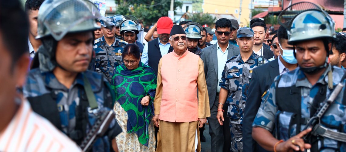 सुरक्षा घेरा में पूर्व प्रधानमंत्री ओली