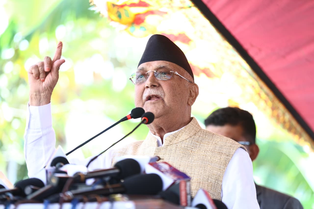 सभा को संबंधित करते ओली