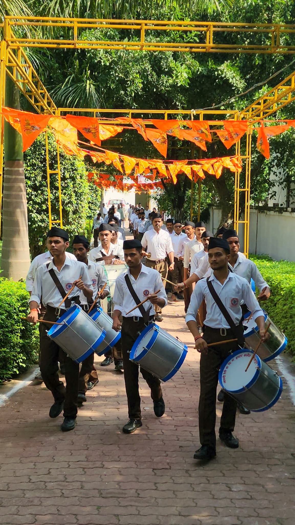 गणवेश धारी स्वयंसेवक गणवेश धारी स्वयंसेवक