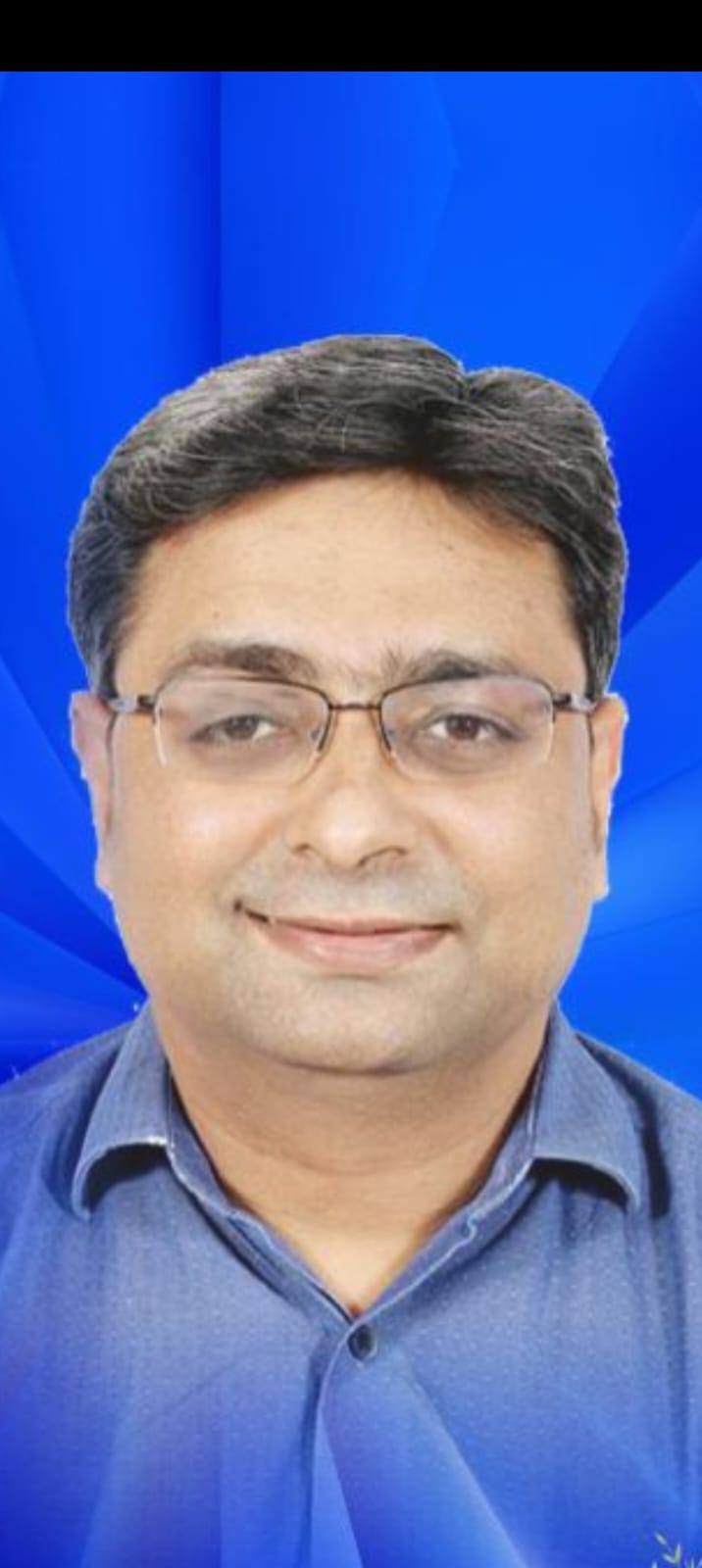 डॉ माथुर के गजल संग्रह समंदर सिखाता रहा का लोकार्पण 13 को अजमेर में अजमेर, 9 अक्टूबर(Udaipur Kiran News) । अहमदाबाद गुजरात के वरिष्ठ हड्डी व जोड़ प्रत्योरोपण सर्जन डॉ हिमांशु माथुर के प्रथम गजल संग्रह 'समन्दर सिखाता रहा' का लोकार्पण 13 अक्टूबर को शाम 5 बजे वैशाली नगर अजमेर स्थित एक निजी फूड कोर्ट में होगा। लोकार्पण समारोह के मुख्य अतिथि पद्मश्री डॉ सी पी देवल होंगे। अध्यक्षता एकेडमी आॅफ राइटर्स एंड वल्र्ड लिटरेटी के अध्यक्ष डॉ अनुराग शर्मा करेंगे। वरिष्ठ गजलकार लोकेश कुमार 'सहिल' कार्यक्रम में विशिष्ठ अतिथि के रूप में शिरकत करेंगे जबकि कवि एवं गीतकार गोपाल गर्ग मुख्य वक्ता रहेंगे। डॉ माथुर ने बताया कि राजस्थान साहित्य अकादमी के सचिव डॉ बसंत सिंह सोलंकी की इस अवसर पर खास उपस्थिति रहेगी। यह संग्रह राजस्थान साहित्य अकादमी के वित्तीय सहयोग से प्रकाशित हुआ है। लोकार्पण समारोह का मंच संचालन कवि, साहित्यकार एवं व्यंग्यकार डॉ अनन्त भटनागर करेंगे। उल्लेखनीय है कि डॉ हिमांशु माथुर अजमेर के जवाहरलाल नेहरू चिकित्सालय एवं महाविद्यालय के पूर्व चिकित्सा अधीक्षक एवं सर्जन डॉ ब्रिजेश माथुर के पुत्र हैं। डॉ माथुर के गजल संग्रह समंदर सिखाता रहा का लोकार्पण 13 को अजमेर में अजमेर, 9 अक्टूबर(Udaipur Kiran News) । अहमदाबाद गुजरात के वरिष्ठ हड्डी व जोड़ प्रत्योरोपण सर्जन डॉ हिमांशु माथुर के प्रथम गजल संग्रह 'समन्दर सिखाता रहा' का लोकार्पण 13 अक्टूबर को शाम 5 बजे वैशाली नगर अजमेर स्थित एक निजी फूड कोर्ट में होगा। लोकार्पण समारोह के मुख्य अतिथि पद्मश्री डॉ सी पी देवल होंगे। अध्यक्षता एकेडमी आॅफ राइटर्स एंड वल्र्ड लिटरेटी के अध्यक्ष डॉ अनुराग शर्मा करेंगे। वरिष्ठ गजलकार लोकेश कुमार 'सहिल' कार्यक्रम में विशिष्ठ अतिथि के रूप में शिरकत करेंगे जबकि कवि एवं गीतकार गोपाल गर्ग मुख्य वक्ता रहेंगे। डॉ माथुर ने बताया कि राजस्थान साहित्य अकादमी के सचिव डॉ बसंत सिंह सोलंकी की इस अवसर पर खास उपस्थिति रहेगी। यह संग्रह राजस्थान साहित्य अकादमी के वित्तीय सहयोग से प्रकाशित हुआ है। लोकार्पण समारोह का मंच संचालन कवि, साहित्यकार एवं व्यंग्यकार डॉ अनन्त भटनागर करेंगे। उल्लेखनीय है कि डॉ हिमांशु माथुर अजमेर के जवाहरलाल नेहरू चिकित्सालय एवं महाविद्यालय के पूर्व चिकित्सा अधीक्षक एवं सर्जन डॉ ब्रिजेश माथुर के पुत्र हैं।