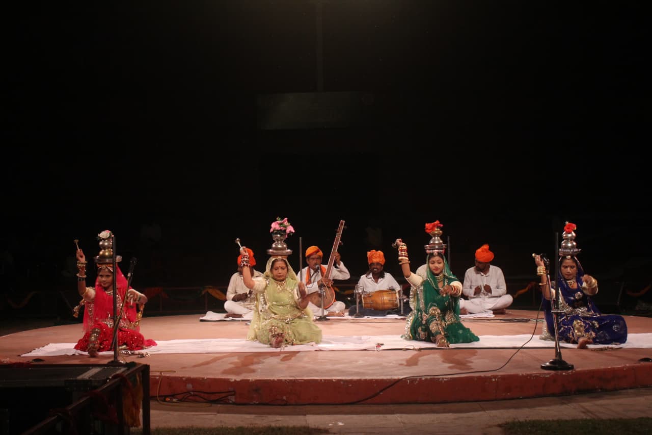 जवाहर कला केंद्र: राष्ट्रीय लोक नृत्य समारोह में दिखे देशभर की लोक संस्कृति के अनूठे रंग जवाहर कला केंद्र: राष्ट्रीय लोक नृत्य समारोह में दिखे देशभर की लोक संस्कृति के अनूठे रंग