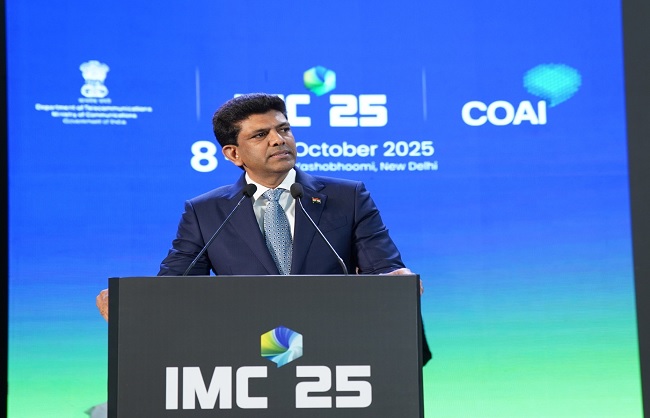 'इंडिया मोबाइल कांग्रेस 2025' में 'अंतरराष्ट्रीय एआई शिखर सम्मेलन' को संबोधित करते डॉ. पेम्मासानी चंद्रशेखर 'इंडिया मोबाइल कांग्रेस 2025' में 'अंतरराष्ट्रीय एआई शिखर सम्मेलन' को संबोधित करते डॉ. पेम्मासानी चंद्रशेखर