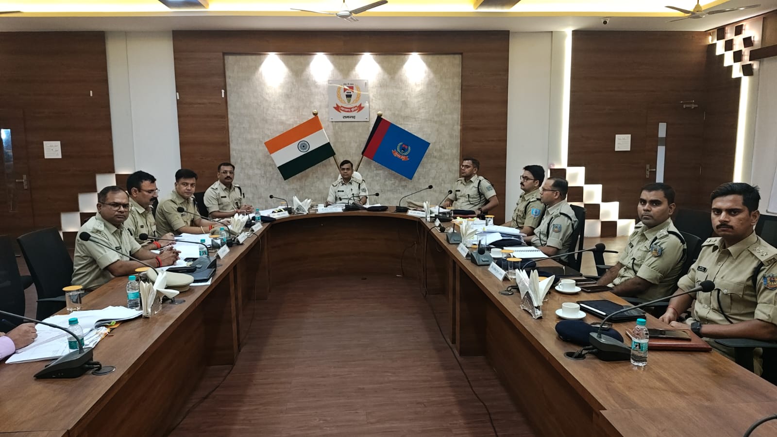 बैठक में शामिल अधिकारी