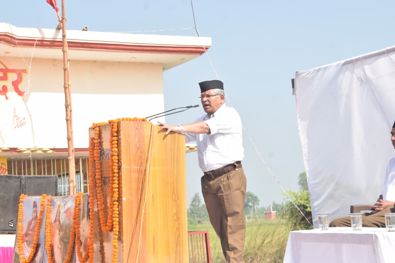 स्वयंसेवकों को संबोधित करते प्रांत प्रचारक कौशल स्वयंसेवकों को संबोधित करते प्रांत प्रचारक कौशल