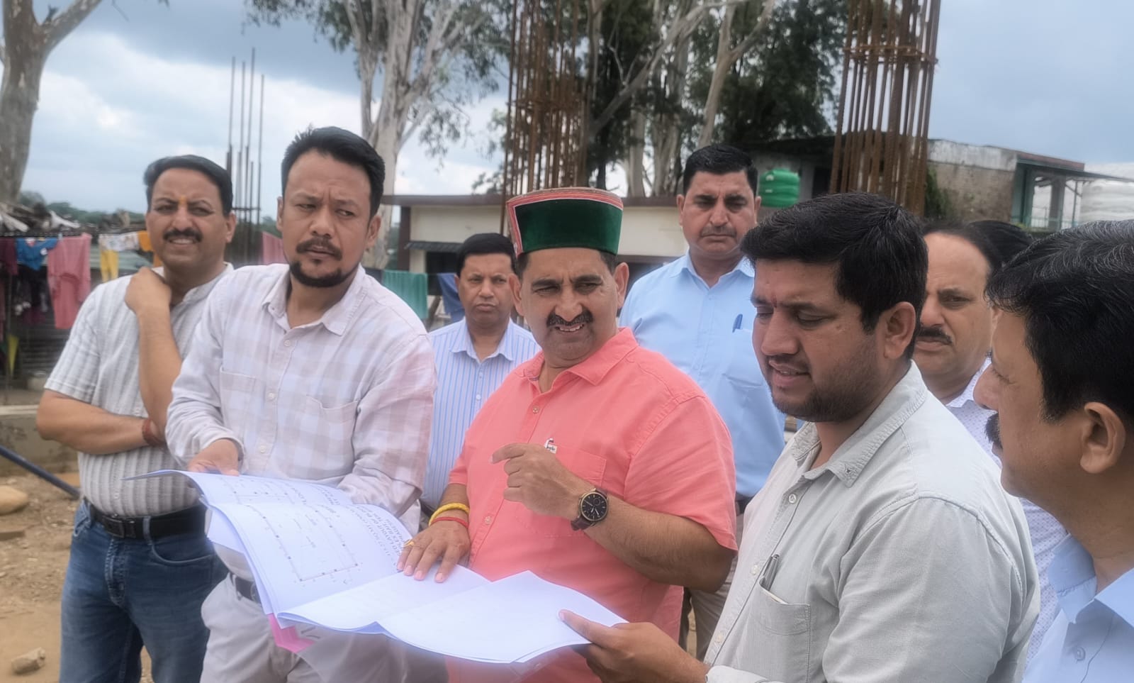 उपमुख्य सचेतक केवल पठानिया कार्यक्रम के दौरान।