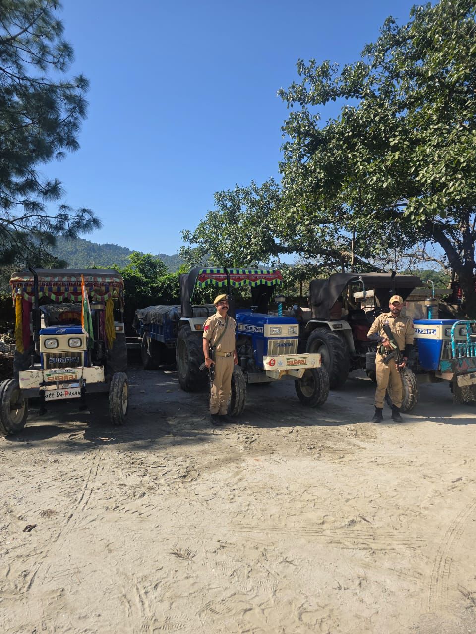 जम्मू पुलिस ने ग्रामीण क्षेत्र में 3 वाहन ज़ब्त किए जम्मू पुलिस ने ग्रामीण क्षेत्र में 3 वाहन ज़ब्त किए