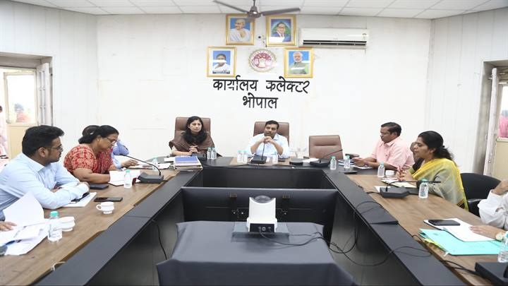 कमिश्नर- कलेक्टर कॉन्फ्रेंस में मिले निर्देशों के पालन हेतु समीक्षा बैठक कमिश्नर- कलेक्टर कॉन्फ्रेंस में मिले निर्देशों के पालन हेतु समीक्षा बैठक