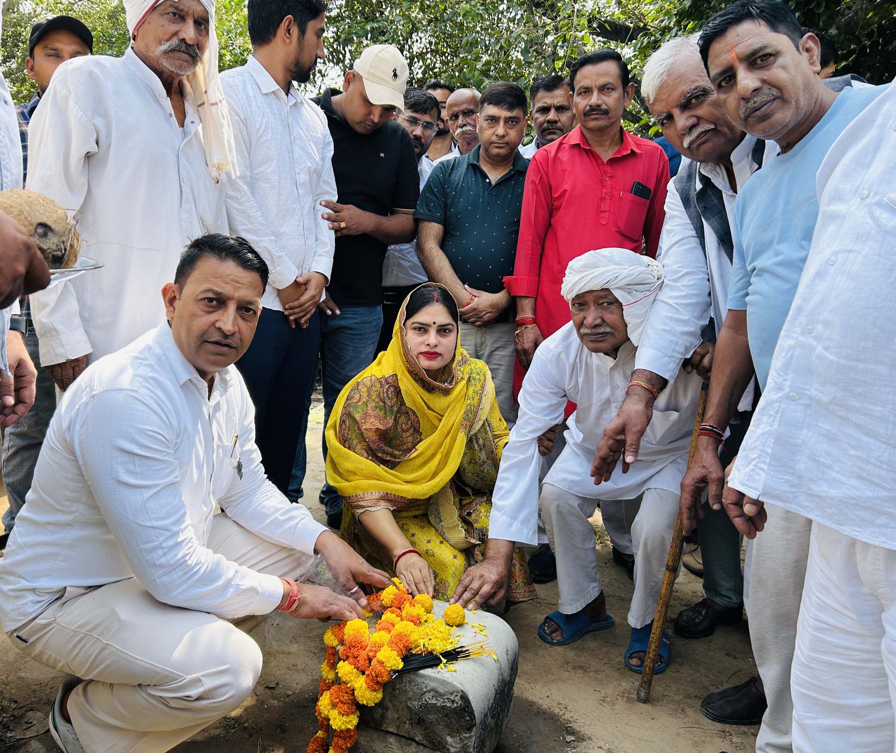 गुरुग्राम के गांव कासन में पीएचसी भवन का शिलान्यास करतीं मेयर डा. इंद्रजीत कौर यादव। गुरुग्राम के गांव कासन में पीएचसी भवन का शिलान्यास करतीं मेयर डा. इंद्रजीत कौर यादव।