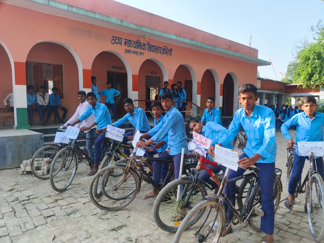 भाई भतीजा नाता है, भारत के मतदाता हैं, सबका यह अरमान है, 6 नवंबर को करना मतदान है