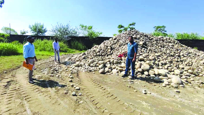 छापेमारी के दौरान छापेमारी के दौरान