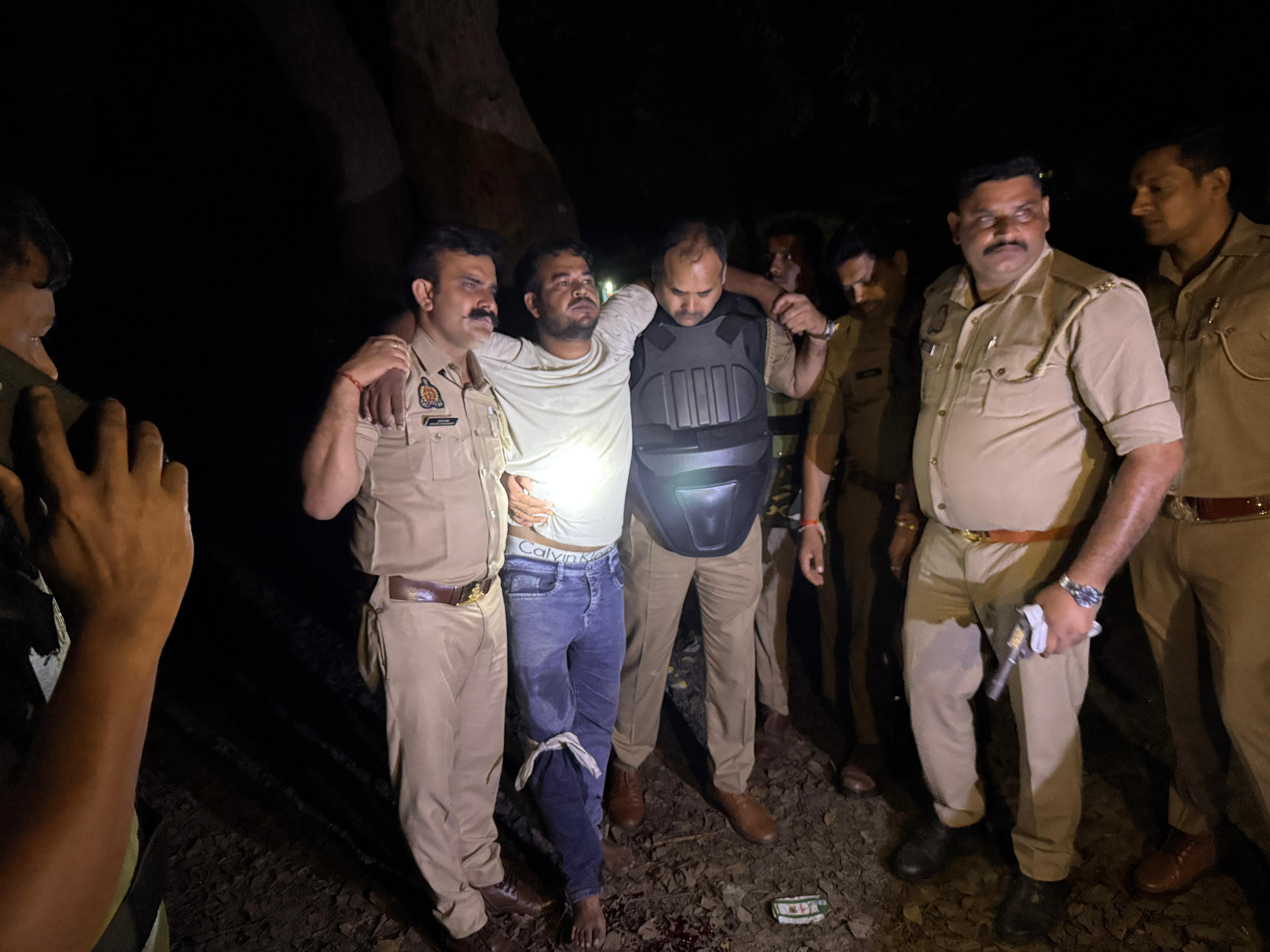 पुलिस मुठभेड़ में घायल बदमाश