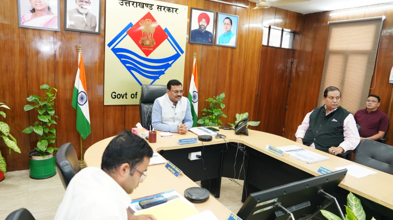 बोर्ड बैठक की अध्यक्षता करते मुख्य सचिव आनन्द बर्द्धन। बोर्ड बैठक की अध्यक्षता करते मुख्य सचिव आनन्द बर्द्धन।