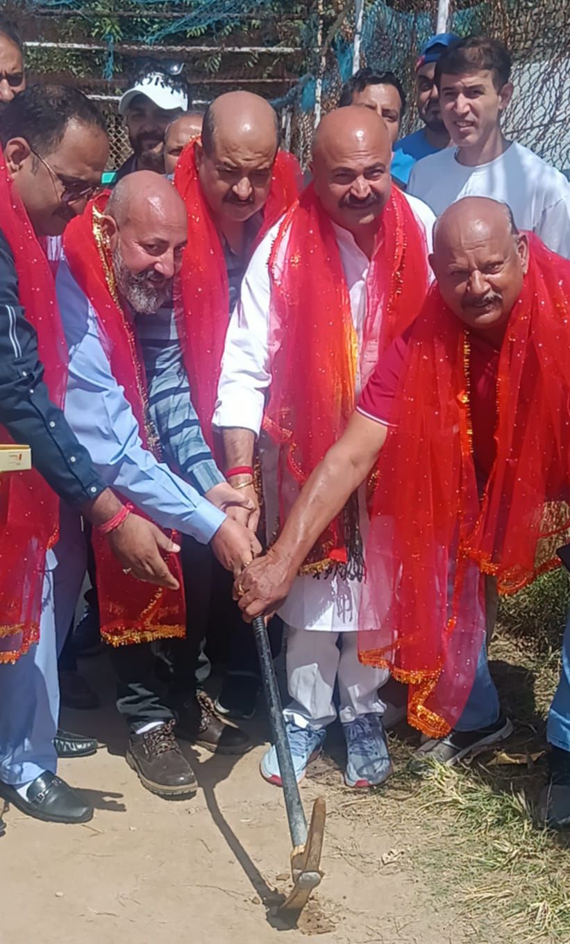 जम्मू के परेड ग्राउंड में शुरू हुआ नवीनीकरण कार्य, खेल सुविधाओं के विकास पर जोर जम्मू के परेड ग्राउंड में शुरू हुआ नवीनीकरण कार्य, खेल सुविधाओं के विकास पर जोर