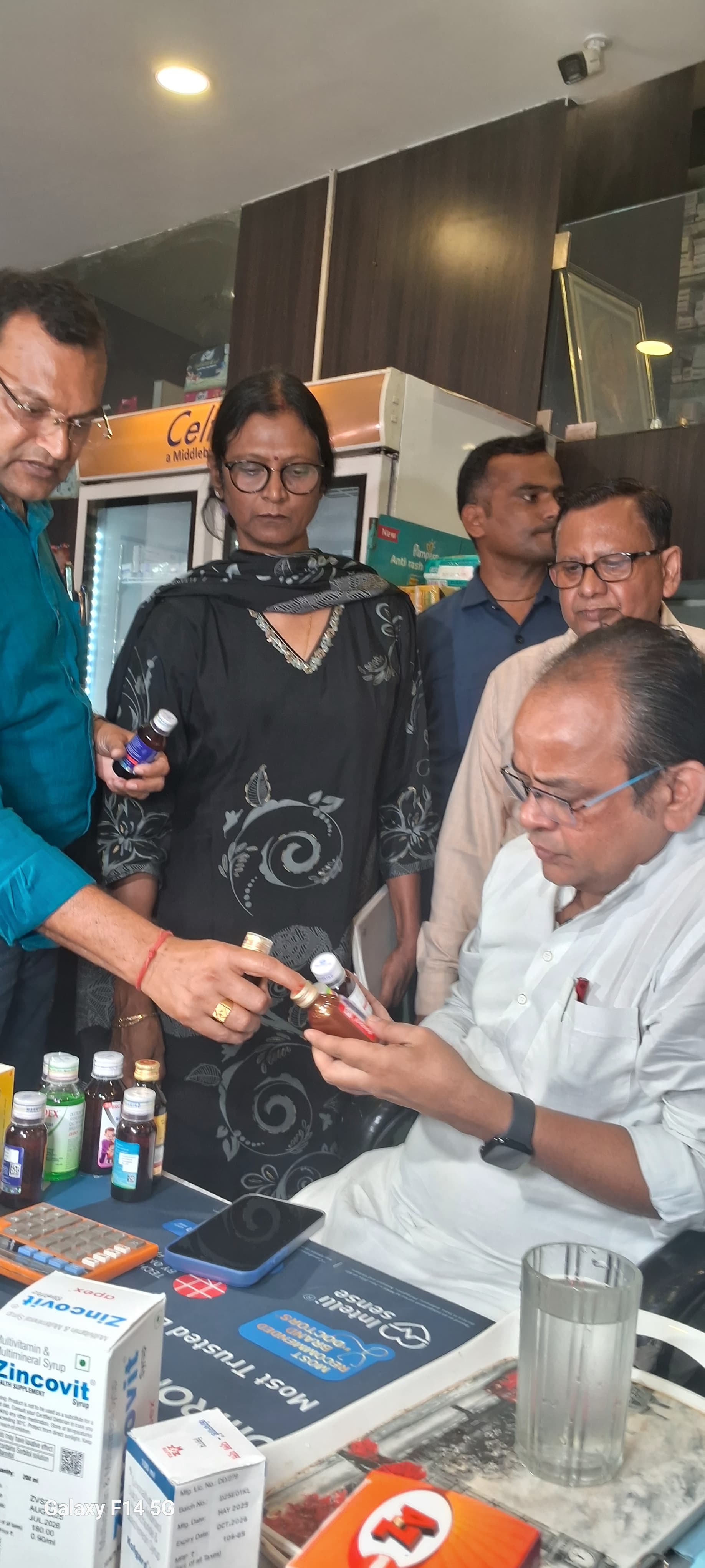 निरीक्षण करते मंत्री निरीक्षण करते मंत्री