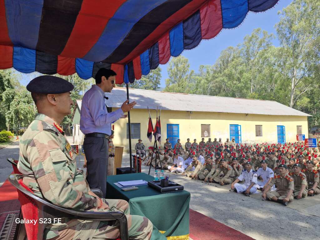 कमिश्नर दीपक रावत पहुंचे NCC ट्रेनिंग कैंप, युवाओं को दी प्रेरणा