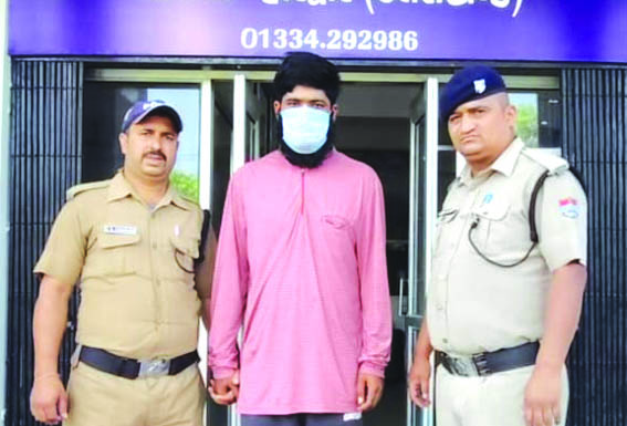 पुलिस गिरफ्त में आरोपित