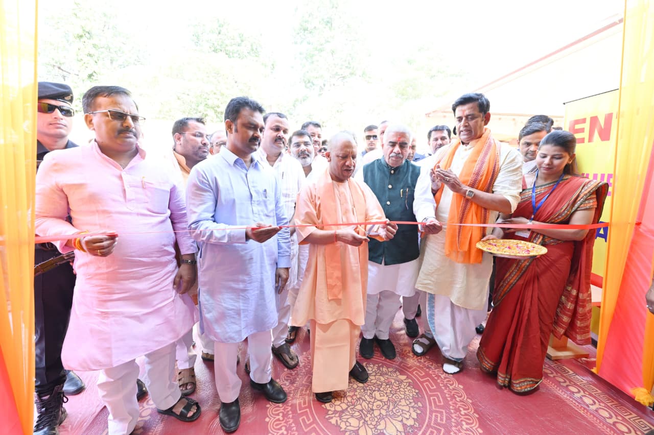 सीएम योगी ने गोरखपुर में किया यूपी ट्रेड शो स्वदेशी मेला का शुभारंभ* सीएम योगी ने गोरखपुर में किया यूपी ट्रेड शो स्वदेशी मेला का शुभारंभ*