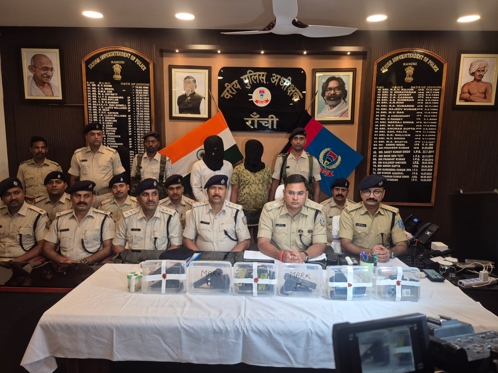 प्रेस वार्ता की तस्वीर