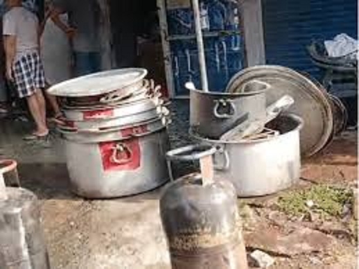 टेंट-कैटरिंग दुकान में लगी भीषण आग