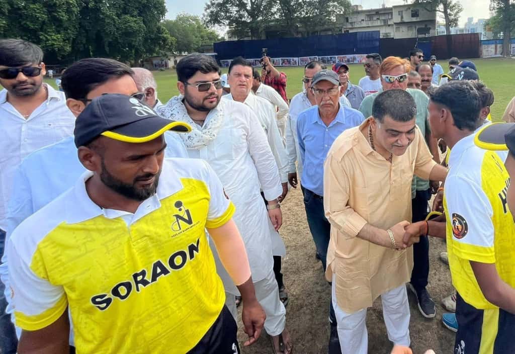 फोटो-नीलम करवरिया कप टी-20 क्रिकेट प्रतियोगिता का उद्घाटन करते मुख्य अतिथि पूर्व विधायक उदयभान करवरिया फोटो-नीलम करवरिया कप टी-20 क्रिकेट प्रतियोगिता का उद्घाटन करते मुख्य अतिथि पूर्व विधायक उदयभान करवरिया
