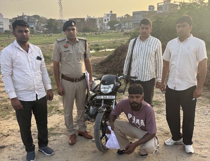 पकड़ा गया नशा तस्कर।