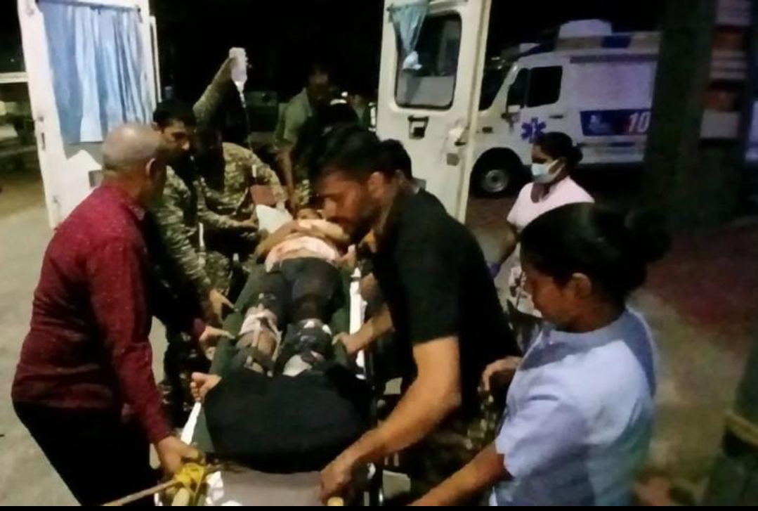 आईडी ब्लास्ट में घायल जवान को अस्पताल आईडी ब्लास्ट में घायल जवान को अस्पताल