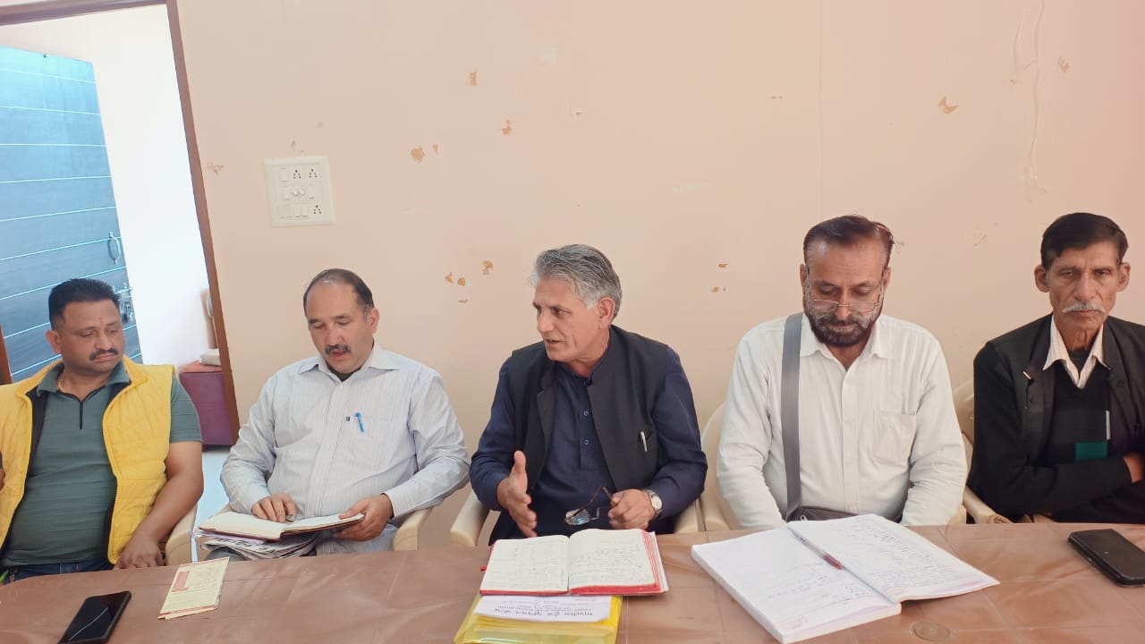 बैठक को संबोधित करते हुए सीटू अध्यक्ष भूपेंद्र सिंह।