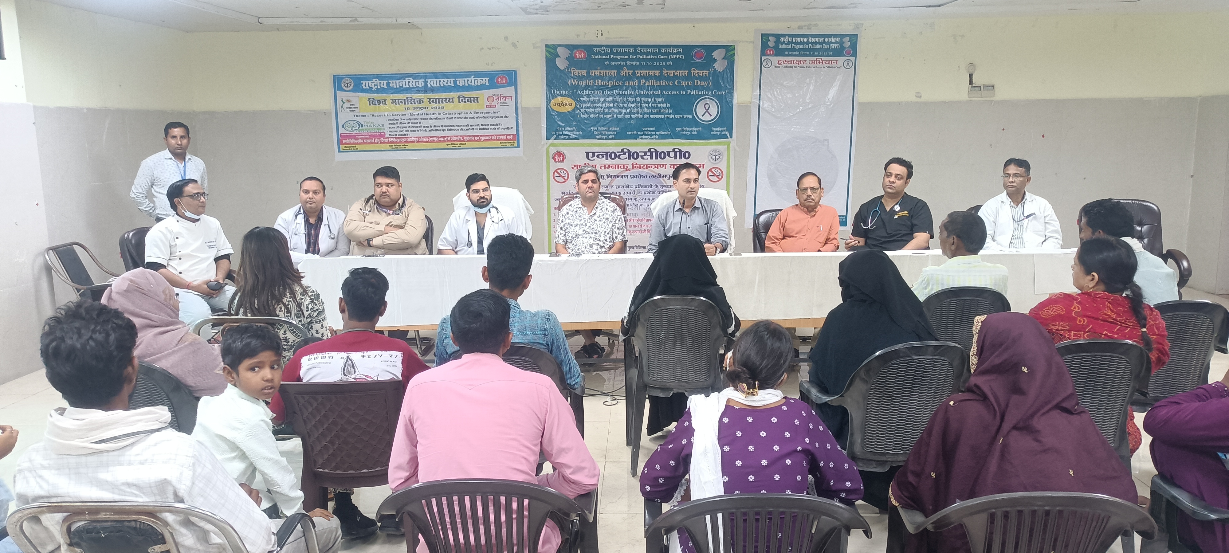 गोष्टी को संबोधित करते डिप्टी सीएमओ डॉ अमित सिंह साथ मौजूद विशेषज्ञ चिकित्सक गोष्टी को संबोधित करते डिप्टी सीएमओ डॉ अमित सिंह साथ मौजूद विशेषज्ञ चिकित्सक